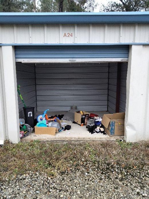 Storage Unit Auction in Hinesville, GA at Gray Line Storage 100